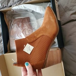 Cole Haan Maggie Bootie, NWT, tan suede,sz 10, $80